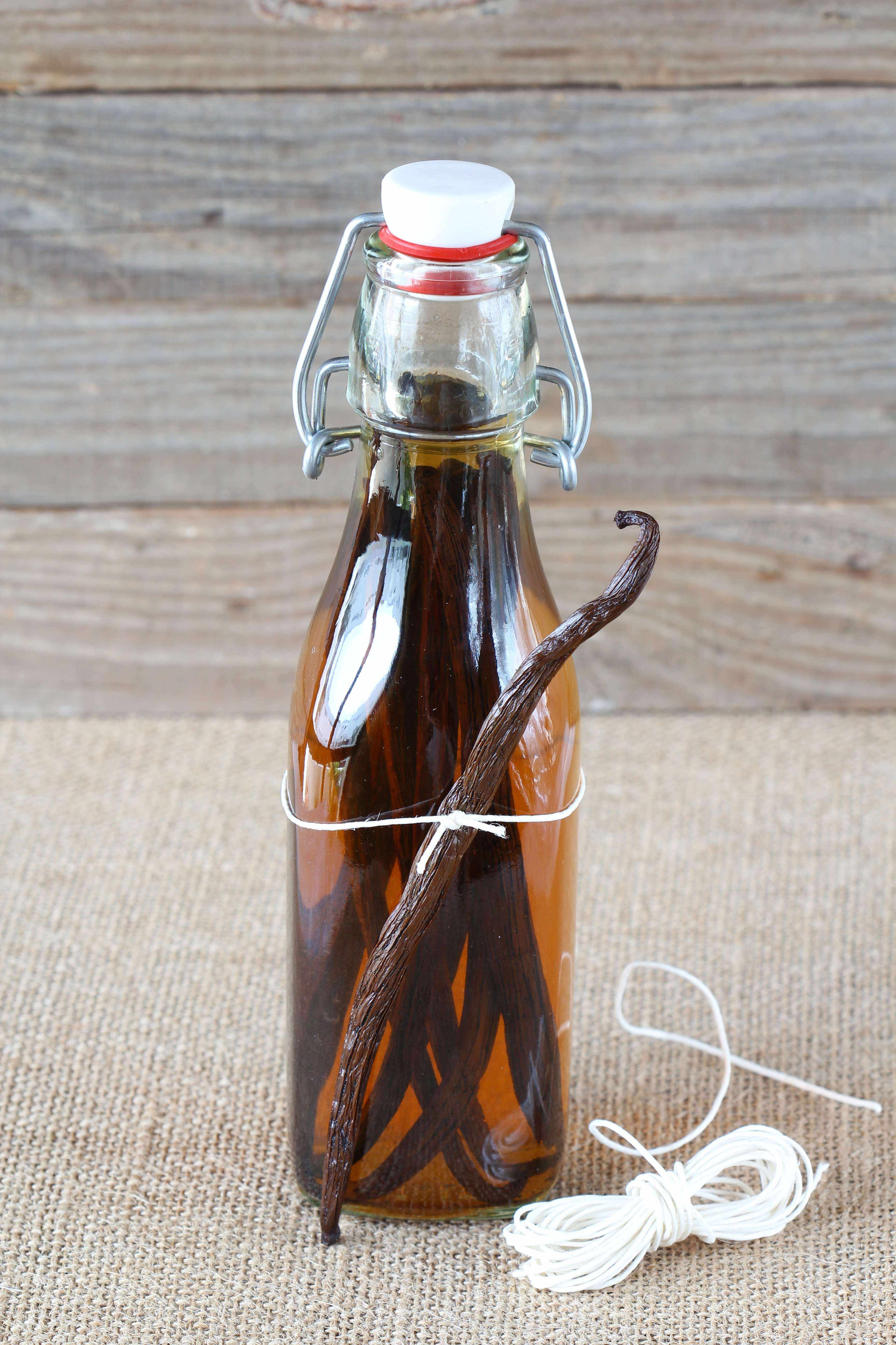 Homemade Vanilla Extract Kit with Gourmet Vanilla Beans
