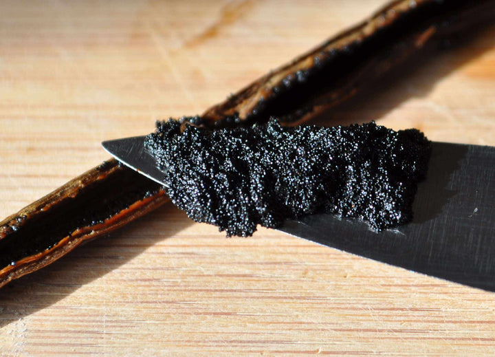 vanilla caviar on knife after bean is scraped